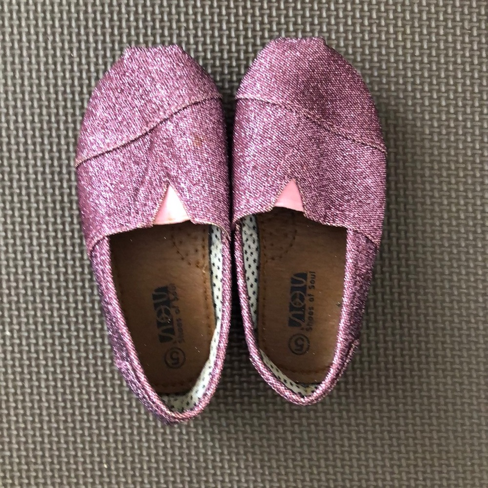 Sparkling pink shoes!